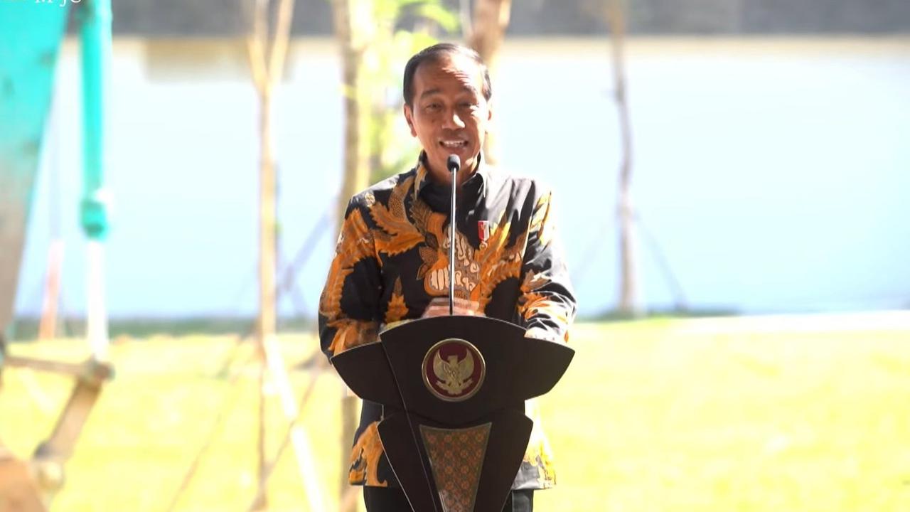 VIDEO: Busungkan Dada, Jokowi Beri Perintah Jenderal TNI Polri "Hal Kecil Segera Selesaikan!"