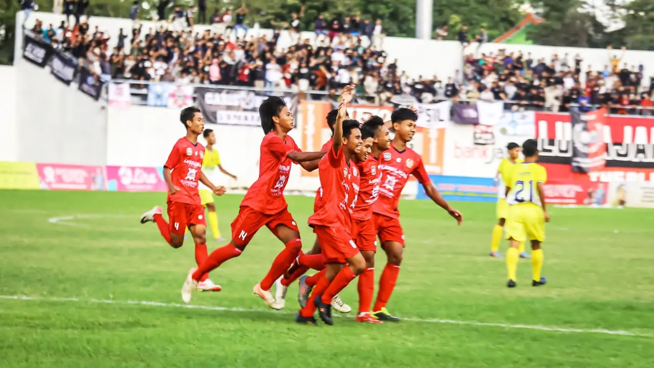 Tim sepak bola Lumajang rayakan keberhasilanya membobol gawah Kabupaten Tuban dalam ajang Porprov Jatim ke VII (Istimewa)