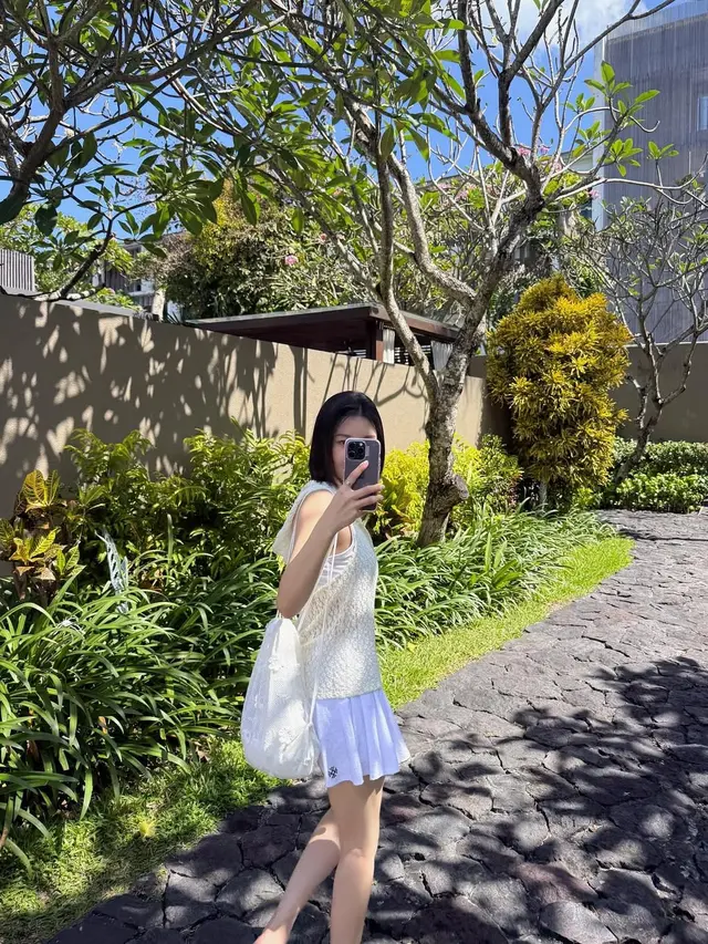 Tampil di Waterbomb Bali, Intip Deretan Gaya Kwon Eunbi Saat Liburan di Pulau Dewata