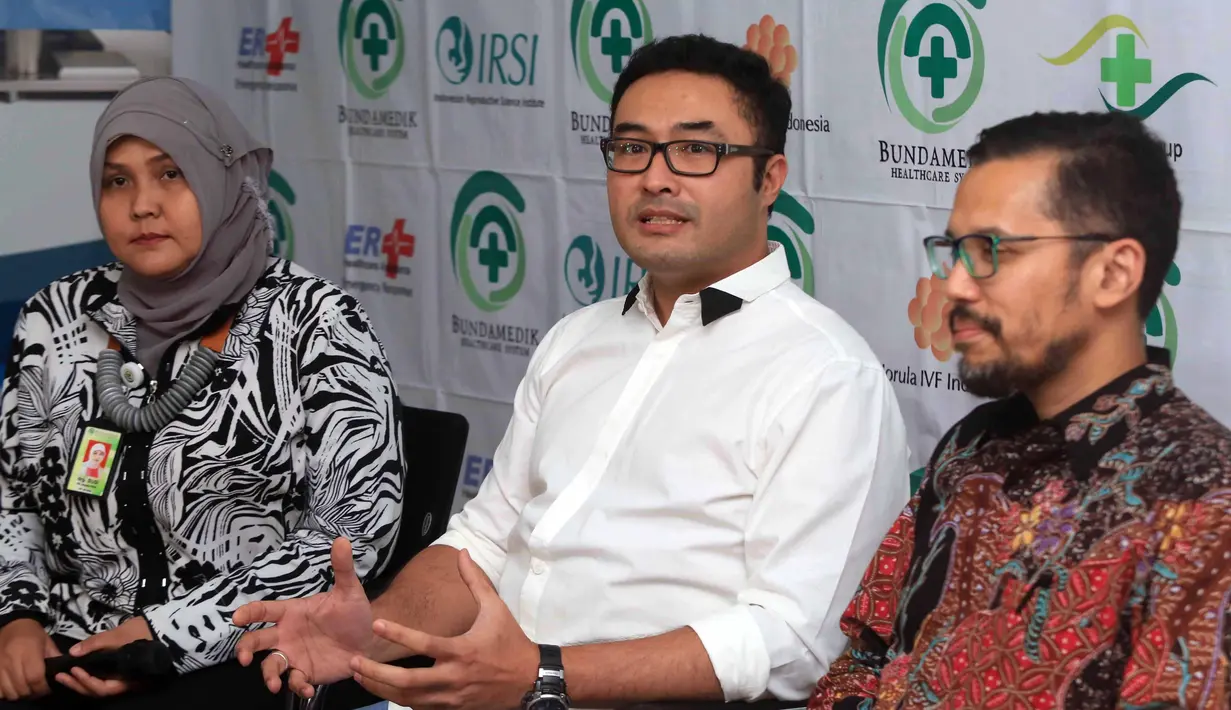 "Di Indonesia lebih murah Rp 60-70 juta untuk satu kali program, kalau di Singapura itu lebih mahal Rp 150 Juta," kata Dr. Ivan Sini Sp.OG di RSIA Bunda, Menteng, Jakarta Pusat, Selasa (22/11). (Nurwahyunan/Bintang.com)