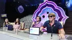 Sejumlah mahasiswa Virginia University menjadi juri saat mencoba memproduksi program acara di studio Indosiar di Daan mogot, Jakarta, Rabu (29/5/2019). Kunjungan mahasiswa Virginia University ke Indosiar tersebut untuk melihat bagaimana cara produksi sebuah program televisi dibuat. (Liputan6.com/Ang