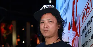 Musik reggae memang terbilang kurang diminati oleh masyarakat luas. Melihat hal tersebut Steven Jam tetap memberikan kontribusinya untuk terus mempertahankan eksistensi musik reggae di tanah air. (Deki Prayoga/Bintang.com)