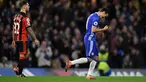 Penyerang Chelsea, Pedro melakukan selebrasi usai mencetak gol keduanya ke gawang Bournemouth pada pertandingan Liga Inggris di Stamford Bridge, London, (26/12). Chelsea menang atas Bournemouth dengan skro 3-0. (Reuters/Tony O'Brien)