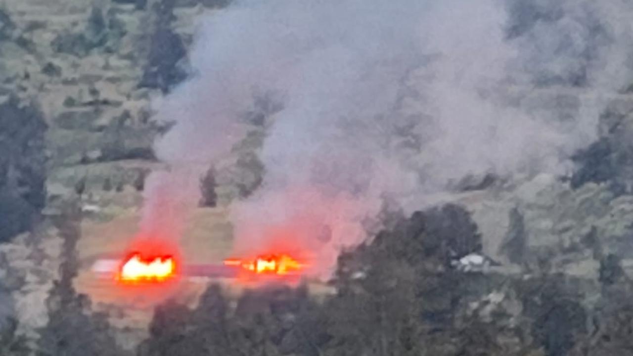 Satgas Ops Damai Cartenz Kejar Pelaku Pembakaran Rumah Bupati dan Kantor Distrik di Puncak