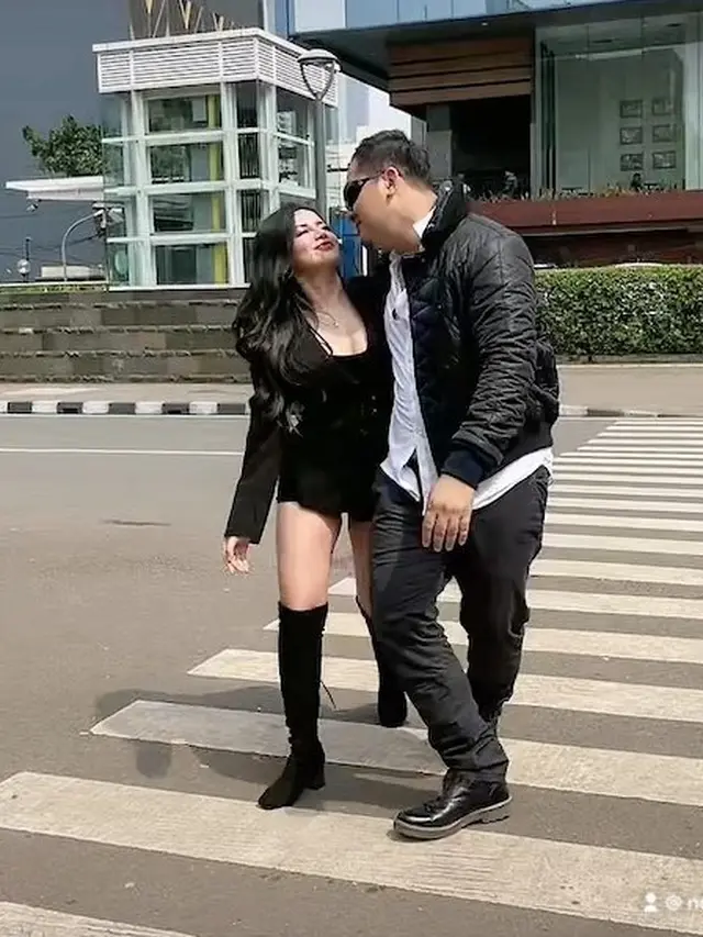 Saipul Jamil memperkenalkan karya musik terbaru. Kali ini berduet dengan Novi Rizki (https://www.instagram.com/p/Cgdt9idgbo9/)