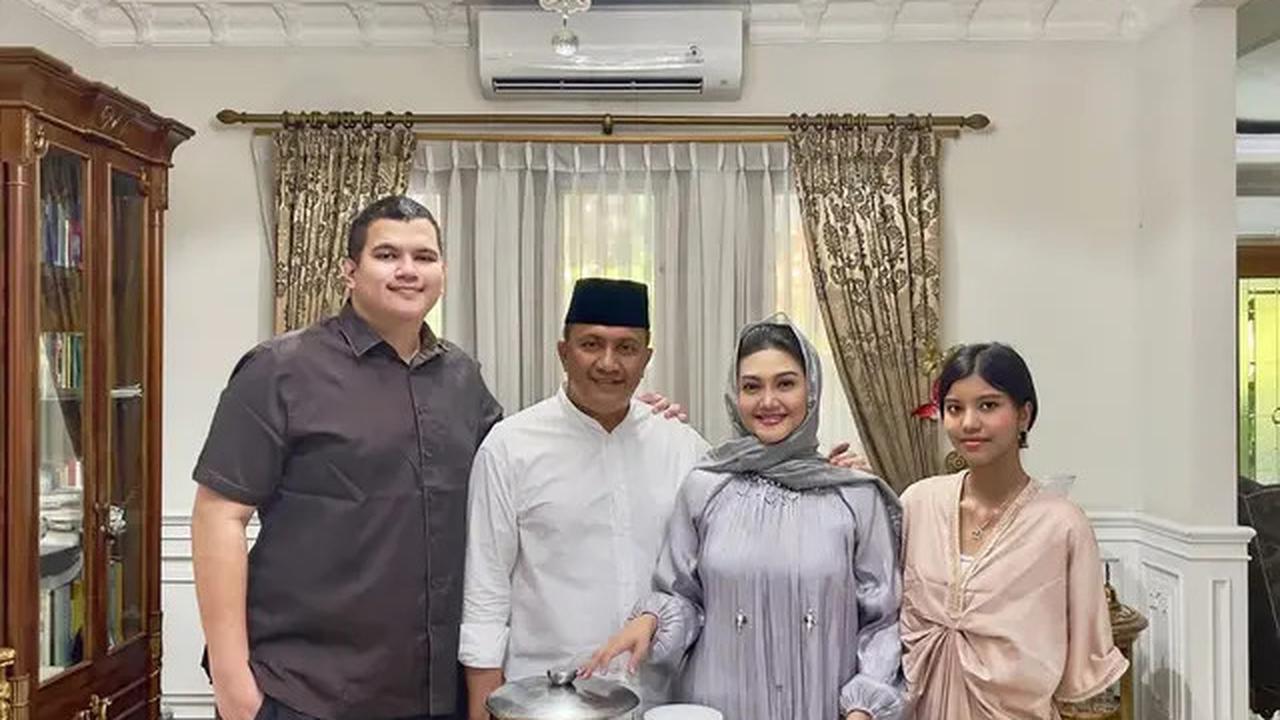 8 Potret Kedekatan Bella Saphira dengan Putra Sambungnya, Momen Pengajian saat Mantu Bikin Haru