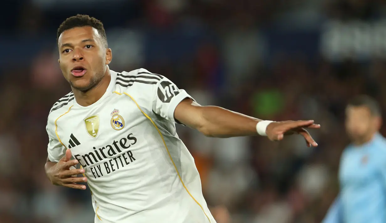 Kylian Mbappe terus konsisten tampil tajam sejak awal musim bersama Real Madrid. Kini, ia berhasil menambah catatan golnya saat Los Blancos bertandang ke markas Levante pada Rabu (24/09/2025) dini hari WIB. (AP Photo/Alberto Saiz)
