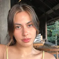 Valerie Thomas kerap tampil memukau walau terlihat tanpa makeup. [Foto: Instagram/ Valerie Thomas]