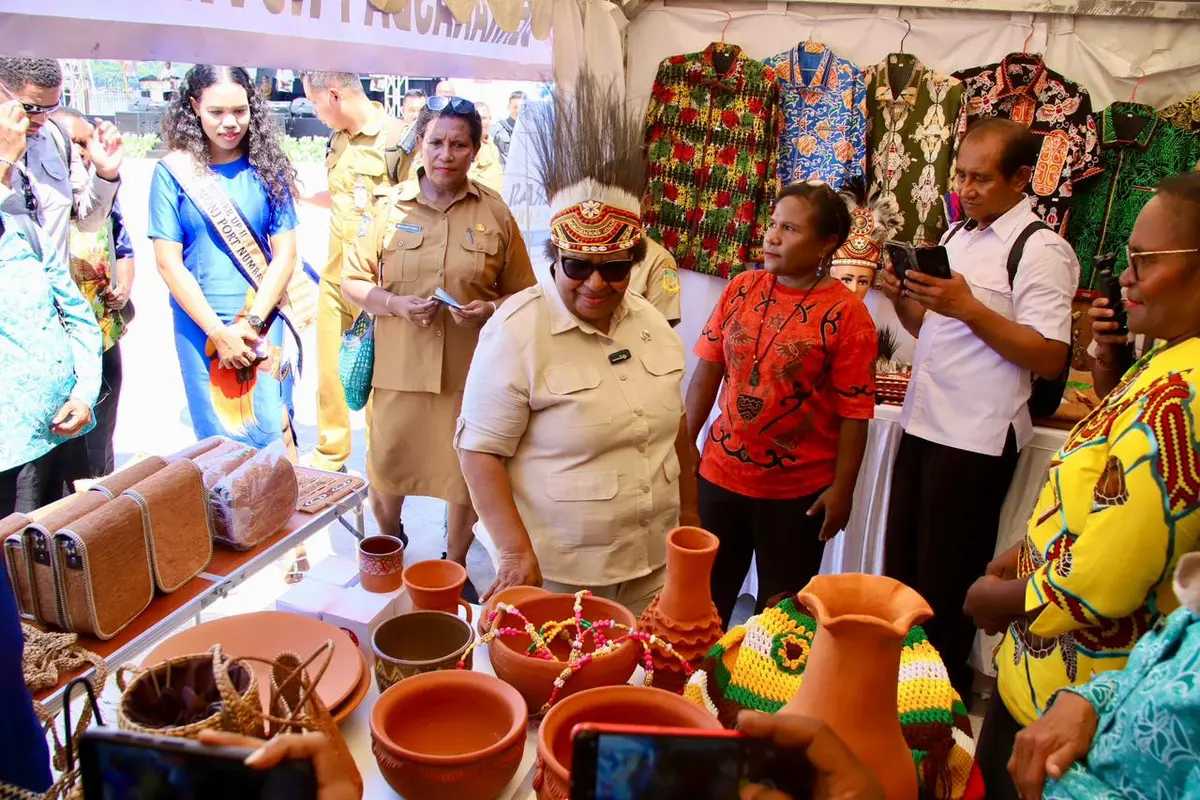 Wamendagri Ribka Buka Pasar Murah dan Pameran UMKM di Papua