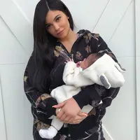 "Kylie Jenner takkan pernah melakukan apapun yang membuat bayinya dalam bahaya," ujar sumber itu. (instagram/kyliejenner)