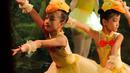 <p>Dalam penampilannya itu, Thalia tampil cantik dengan mengenakan baju ballet warna kuning. [Foto: instagram.com @thaliaputrionsu]</p>