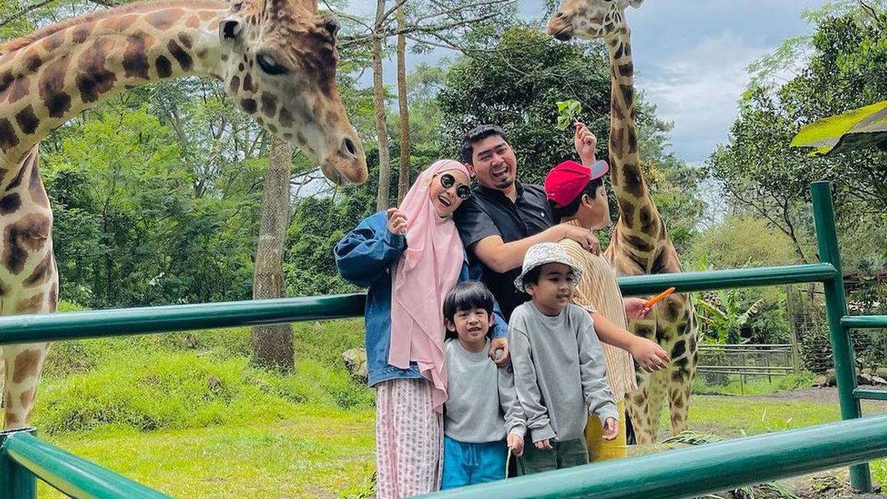 3 Potret Buah Hati Ustaz Solmed dan April Jasmine yang Pintar dan Bikin Gemas