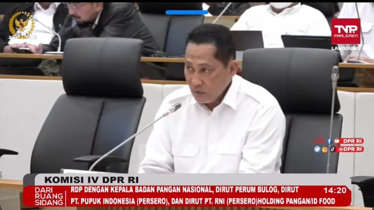 Direktur Utama Perum Bulog Budi Waseso mengaku telah mendapat restu dari Presiden Joko Widodo (Jokowi) untuk melakukan impor beras sebanyak 2 juta ton tahun ini