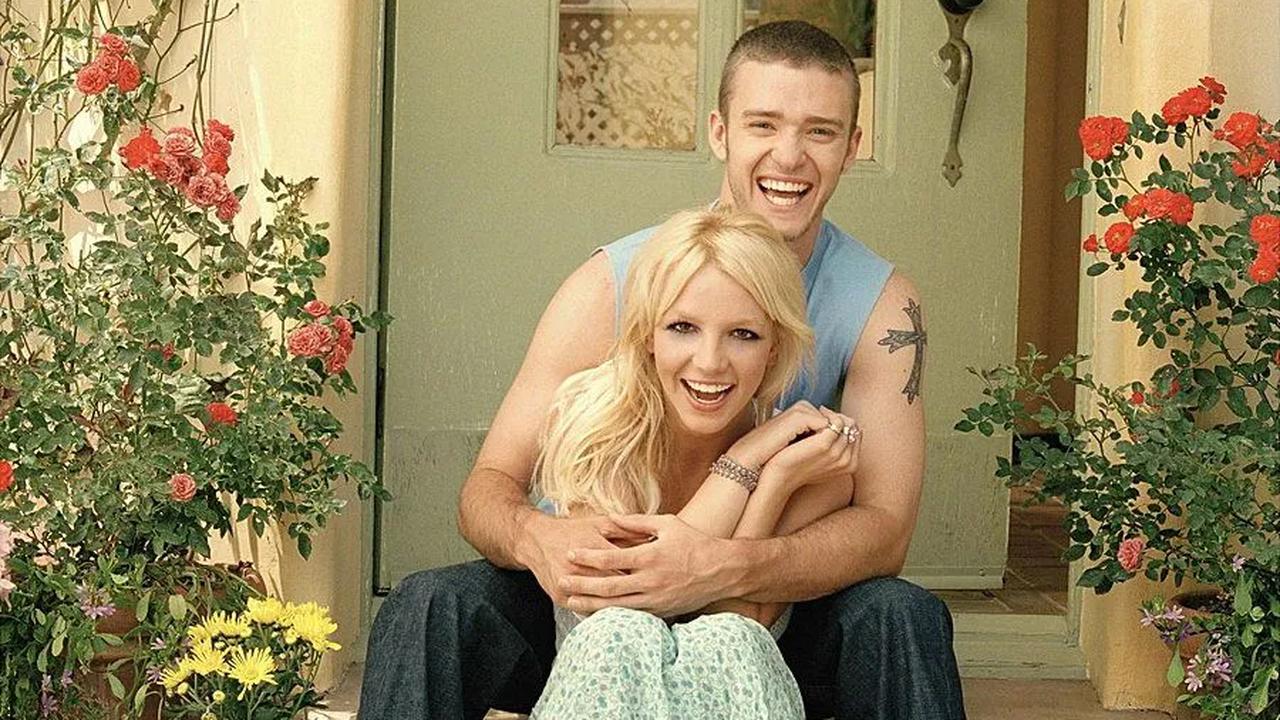 2. Justin Memutuskan Britney Lewat Pesan Teks
