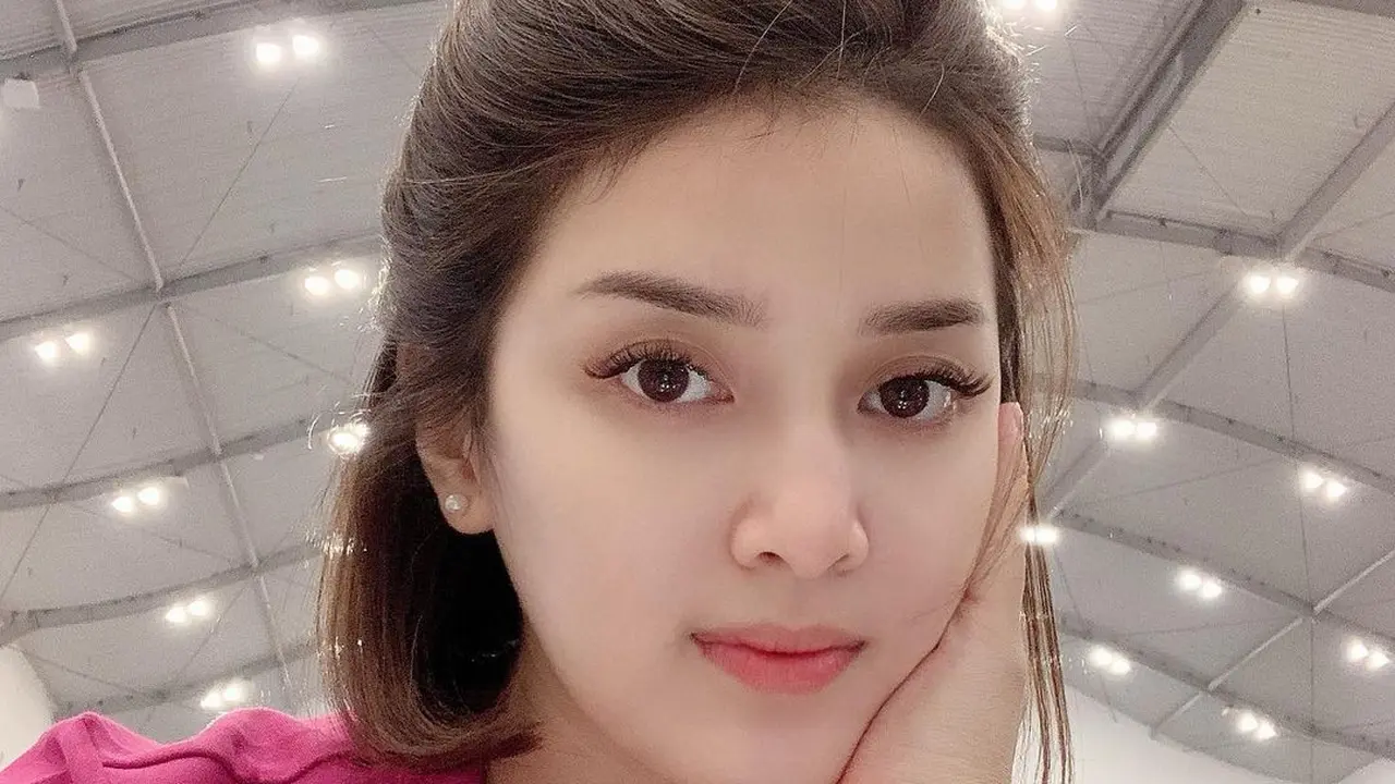 6 Potret Gaya Rambut Baru Rosiana Dewi, Tampil Menawan Saat Hamil