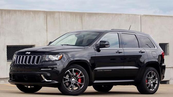 Jeep Grand Cherokee SRT8: Mobil Amerika yang terkenal dengan mesin berkapasitas besar dengan tenaga liar.  Tidak terkecuali jip.  Mobil yang terlihat seperti city SUV biasa ini dibekali mesin Hemi V8 berkapasitas 6.400 cc yang menghasilkan tenaga 470 hp.  Akselerasi dari 0 hingga 97 km/jam mobil ini dapat diselesaikan dalam waktu kurang dari lima detik, angka yang mengesankan untuk sebuah SUV besar.  (Sumber: autoblog.com)