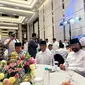 Anies Baswedan dan Surya Paloh di acara buka puasa Nasdem. Acara itu juga dihadiri oleh politikus senior Partai Golkar Jusuf Kalla atau JK. JK mengaku memberikan usulan nama bakal calon wakil presiden (cawapres) kepada Anies Baswedan. (dok Sekretaris Jenderal DPP PKS Habib Aboe Bakar Al Habsyi)