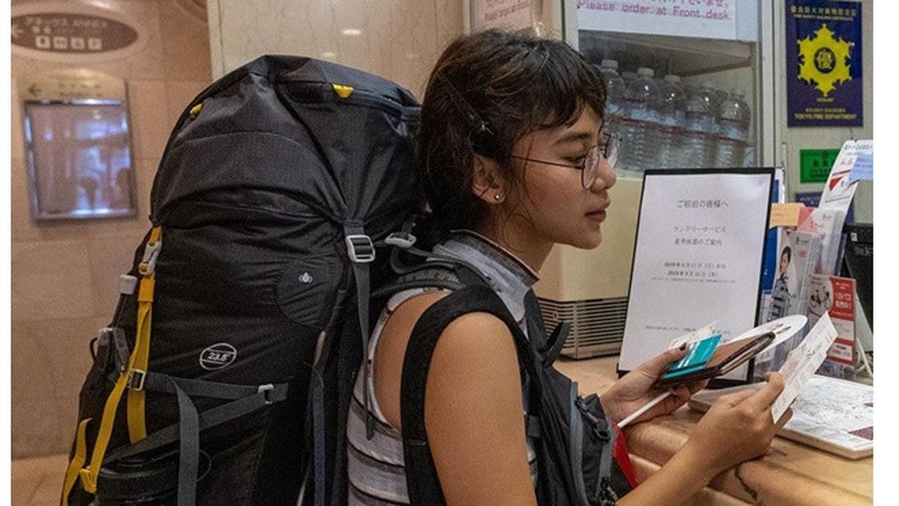 Solo Backpacker, Ini 6 Potret Gaya Liburan Adinda Thomas di Jepang