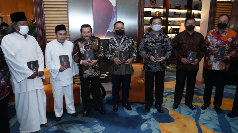 KSAD Jenderal TNI Dudung Abdurachman melaunching buku berjudul "Dudung Abdurachman Membongkar Operasi Psikologi Gerakan Intoleransi," Sabtu (29/1/2022).