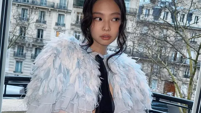 Potret Jennie BLACKPINK Pertama Kali Hadiri Paris Houte Couture Week 2025.(instagram/jennierubyjane)