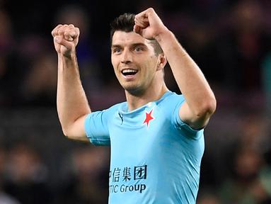 Persija Jakarta resmi mendapatkan bek tengah asal Republik Ceska, Ondrej Kudela untuk mengarungi BRI Liga 1 musim 2022/2023. pemain jangkung berpostur 182 cm ini didatangkan Persija dari Slavia Praha dengan status bebas transfer. Mau tahu perjalanan kariernya di Eropa? Simak uraiannya berikut. (AFP/Josep Lago)