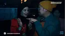 Sejak aksi penggalangan dana, penampilan Aldila pun menjadi sorotan. Di sisi lain, ibu 2 anak itu juga tampak selalu setia menemani dan membagikan kondisi terbaru Bekti. Usai keluar dari rumah sakit, pria 45 tahun itu langsung mendapatkan job sebagai pembawa acara di konser Blue. Aldila juga tampak menemaninya. (Liputan6.com/YouTube/Indra Bekti)