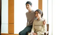 Manisnya, Song Hye Kyo Berikan Hadiah Kecil untuk Song Joong Ki