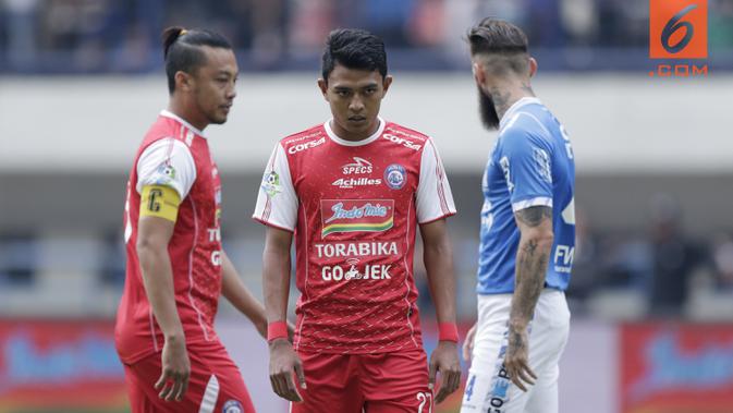 Striker Arema FC, Dedik Setiawan, saat melawan Persib Bandung pada laga Liga 1 di Stadion GBLA, Jawa Barat, Kamis (13/9/2018). Persib menang 2-0 atas Arema FC. (Bola.com/M Iqbal Ichsan)