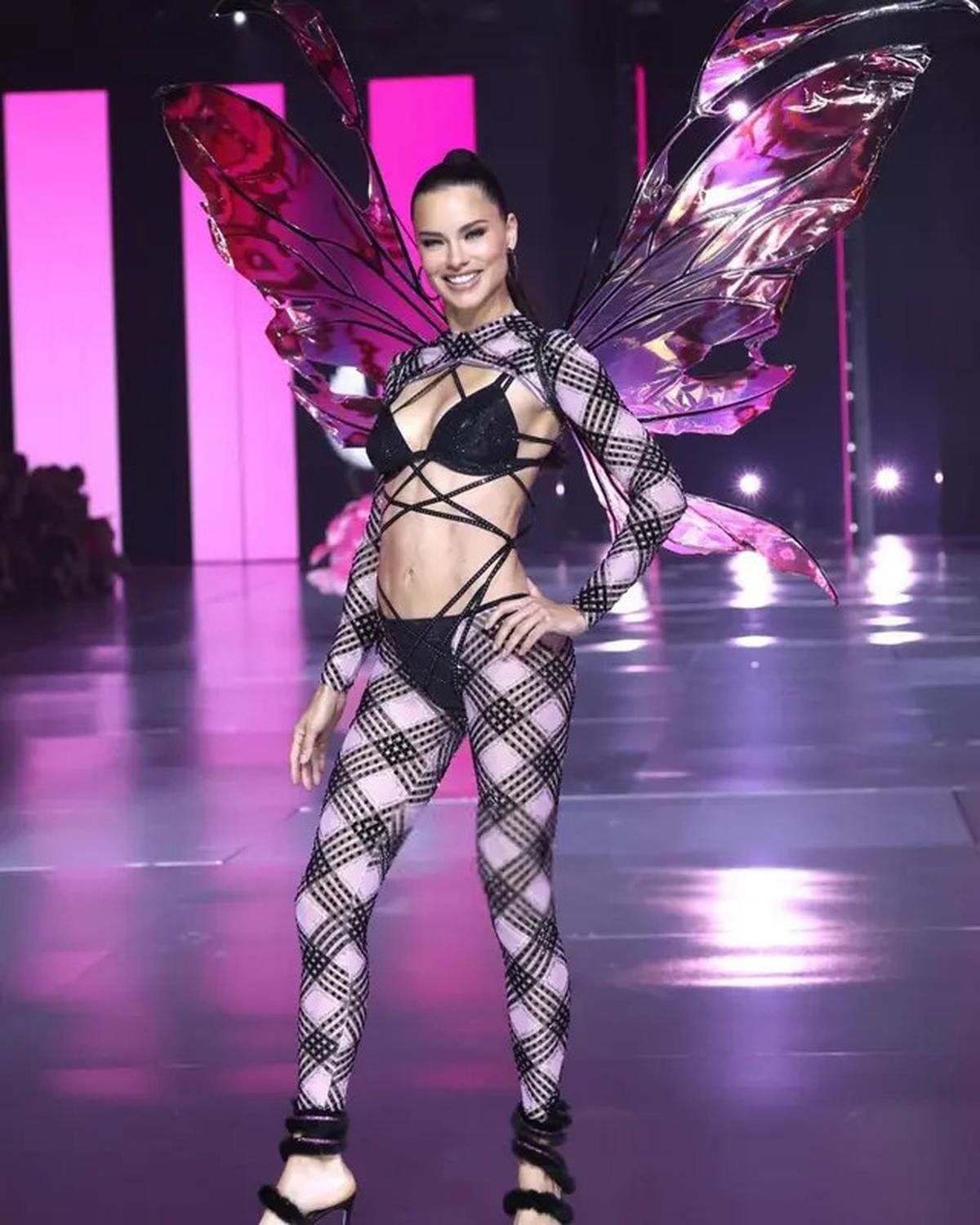 8 Adu Gaya Para 'Angels' dengan Sayap Megah di Victoria's Secret 2024 Fashion Show, Gigi-Bella Hadid hingga Barbara Palvin