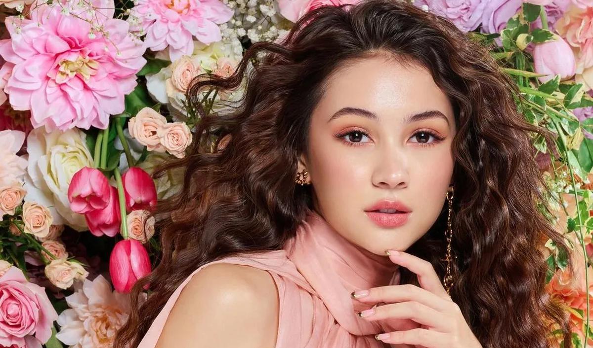 Sandrinna Michelle adalah seorang selebriti muda yang telah terjun ke dunia hiburan sejak usia dini.