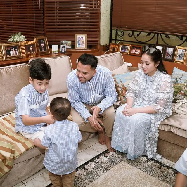 Momen lebaran keluarga Raffi Ahmad dan Nagita Slavina. (Foto: Instagram/raffinagita1717)