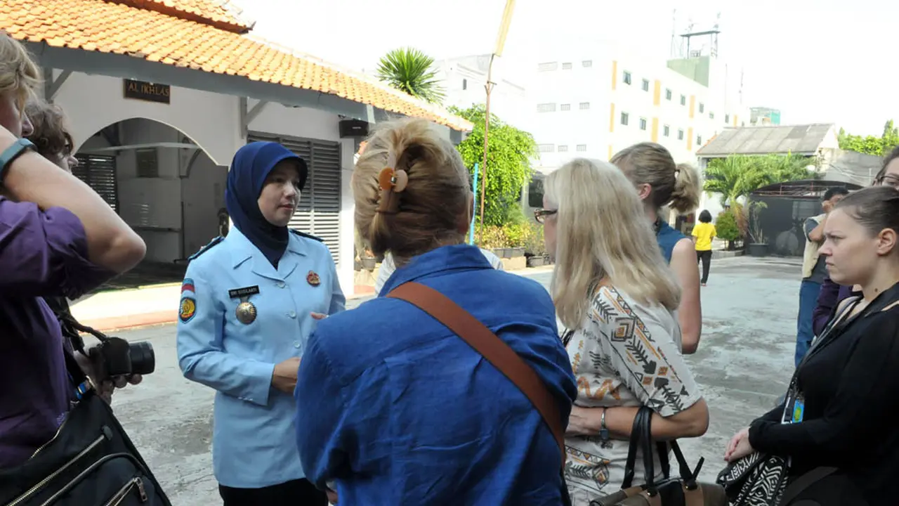 Gerombolan Bule Geruduk Rutan Pondok Bambu