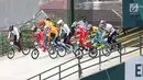 Atlet sepeda BMX putra Asian Games 2018 bertanding pada nomor putra di Pulo Mas International BMX Center, Sabtu (25/8). Pada pertandingan tersebut I Gusti Bagus Saputra finish diurutan kedua. (Liputan6.com/Fery Pradolo)