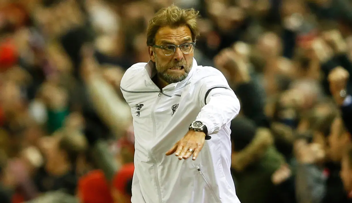  Pelatih Liverpool, Juergen Klopp melakukan selebrasi setelah bek liverpool Mamadou Sakho mencetak gol penyeimbang di perempat final UEFA Europa League antara Liverpool lawan Borussia Dortmund di stadion Anfield, Inggris, (14/4). (Reuters / Carl Recine)