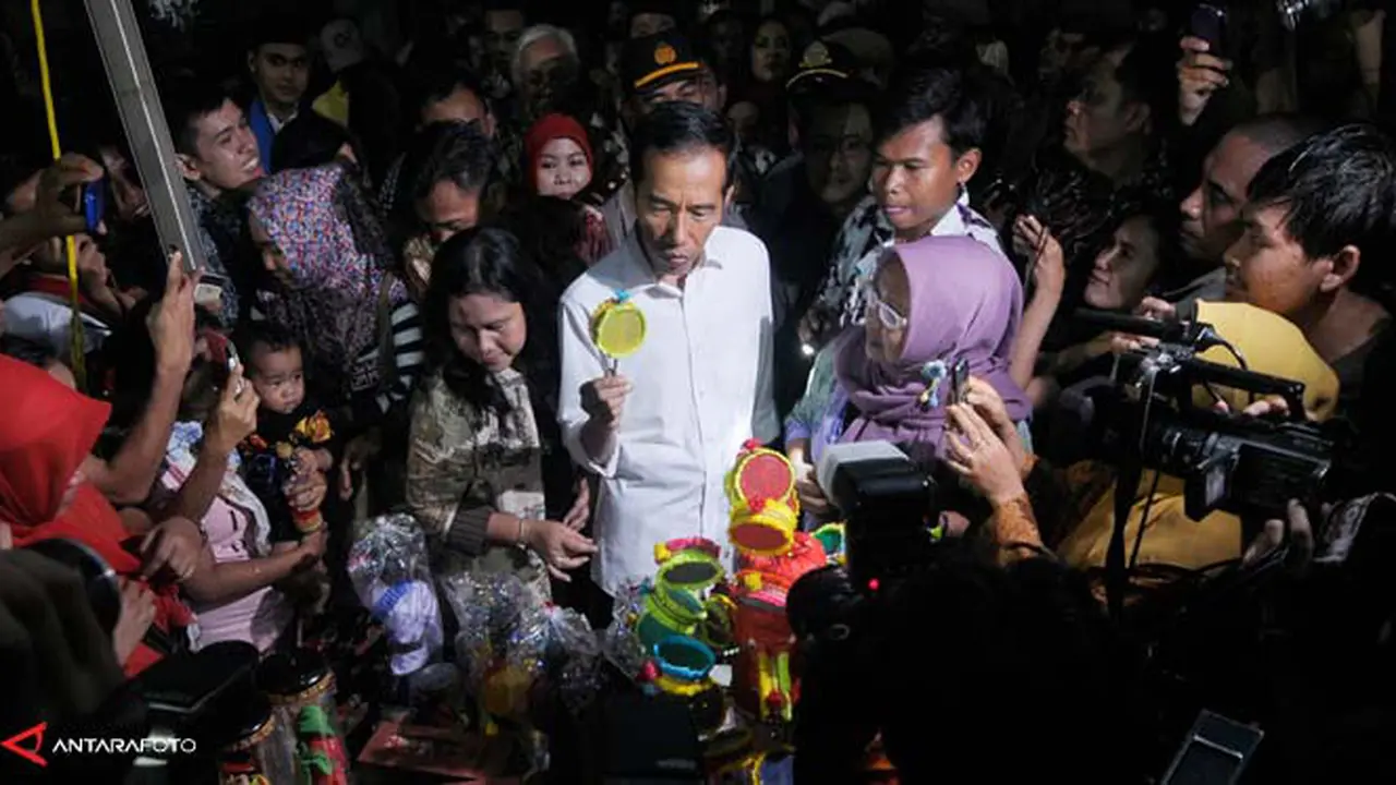 jokowi-kakilima-131005c.jpg