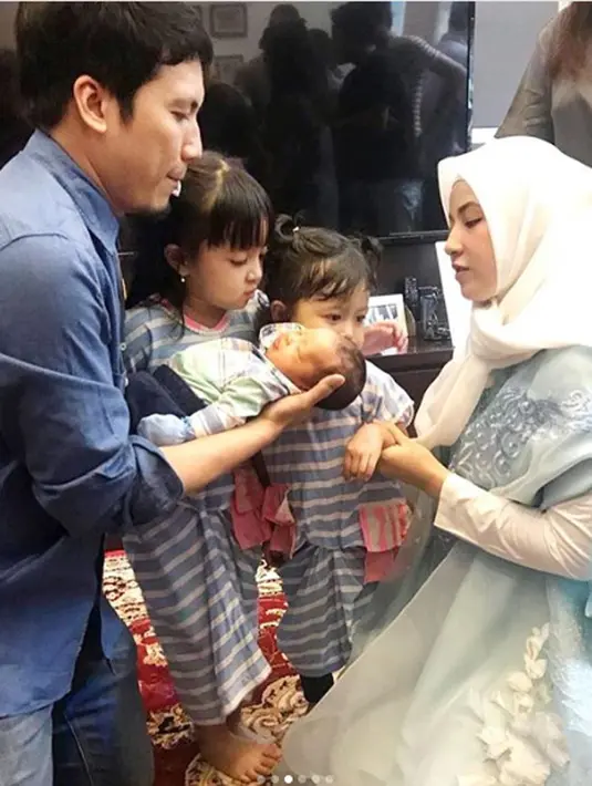 Akikah anak ketiga Desta dan Natasha Rizky