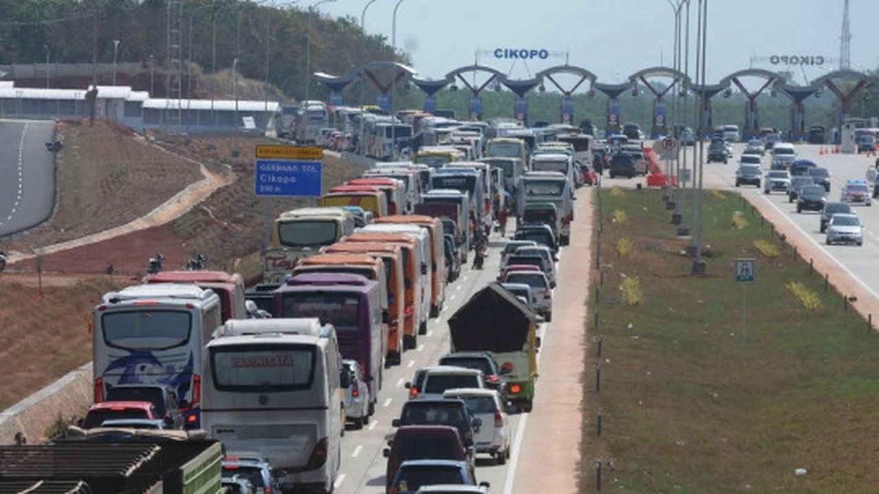 Brimob bersenjata laras panjang amankan arus mudik di Tol Cipali
