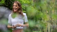 Kate Middleton saat bertemu dengan orangtua dan anak-anak di Battersea Park, London pada 22 September 2020. (JACK HILL / POOL / AFP)
