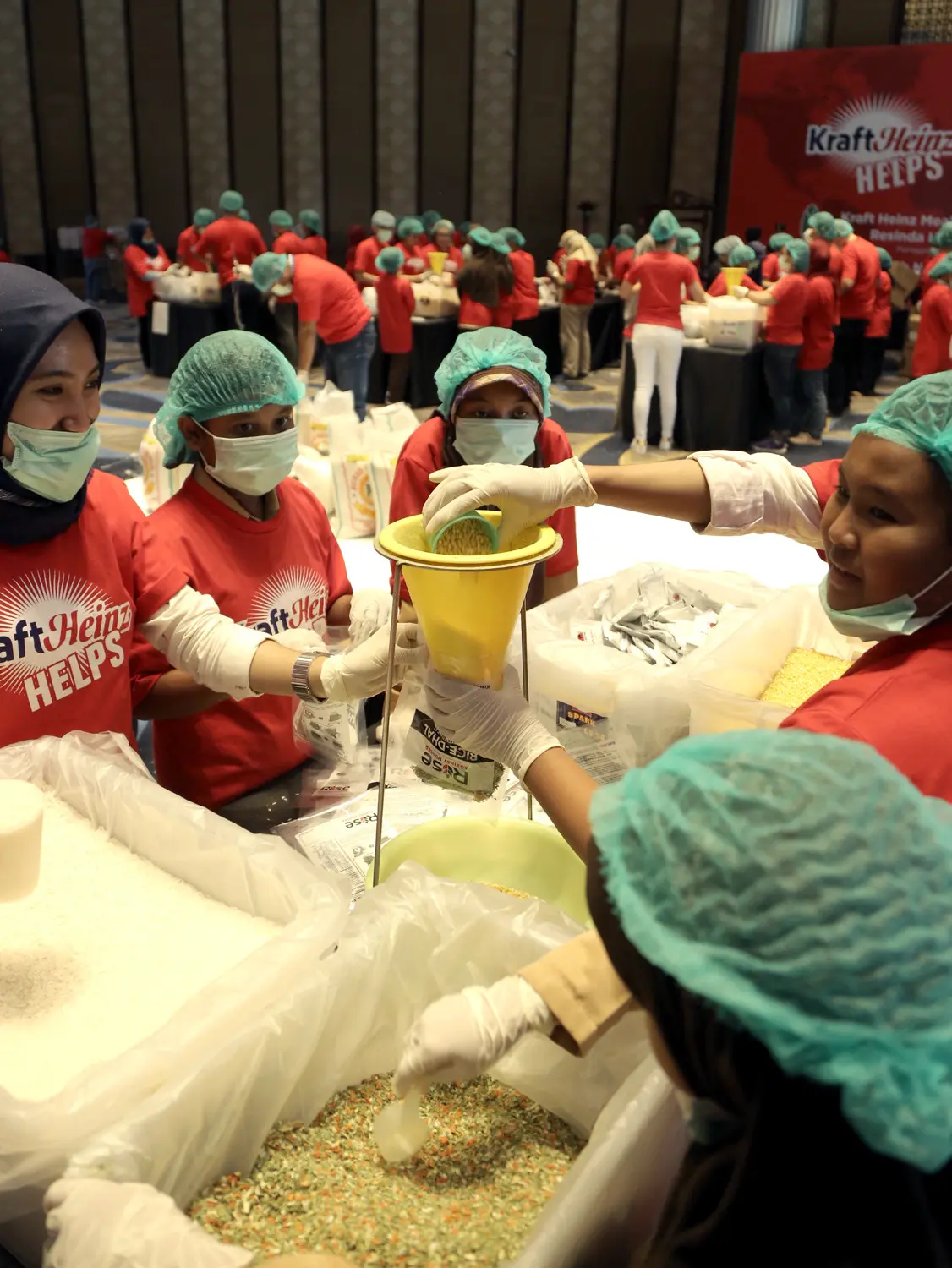 Kraft Heinz menggandeng organisasi Rise Against Hunger untuk mewujudkan cita-cita memerangi kelaparan di dunia. (Foto: Bintang.com/Daniel Kampua)