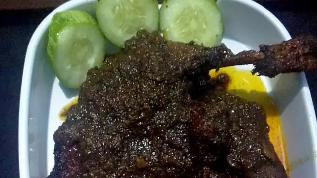 Ayam Bumbu Hitam Madura
