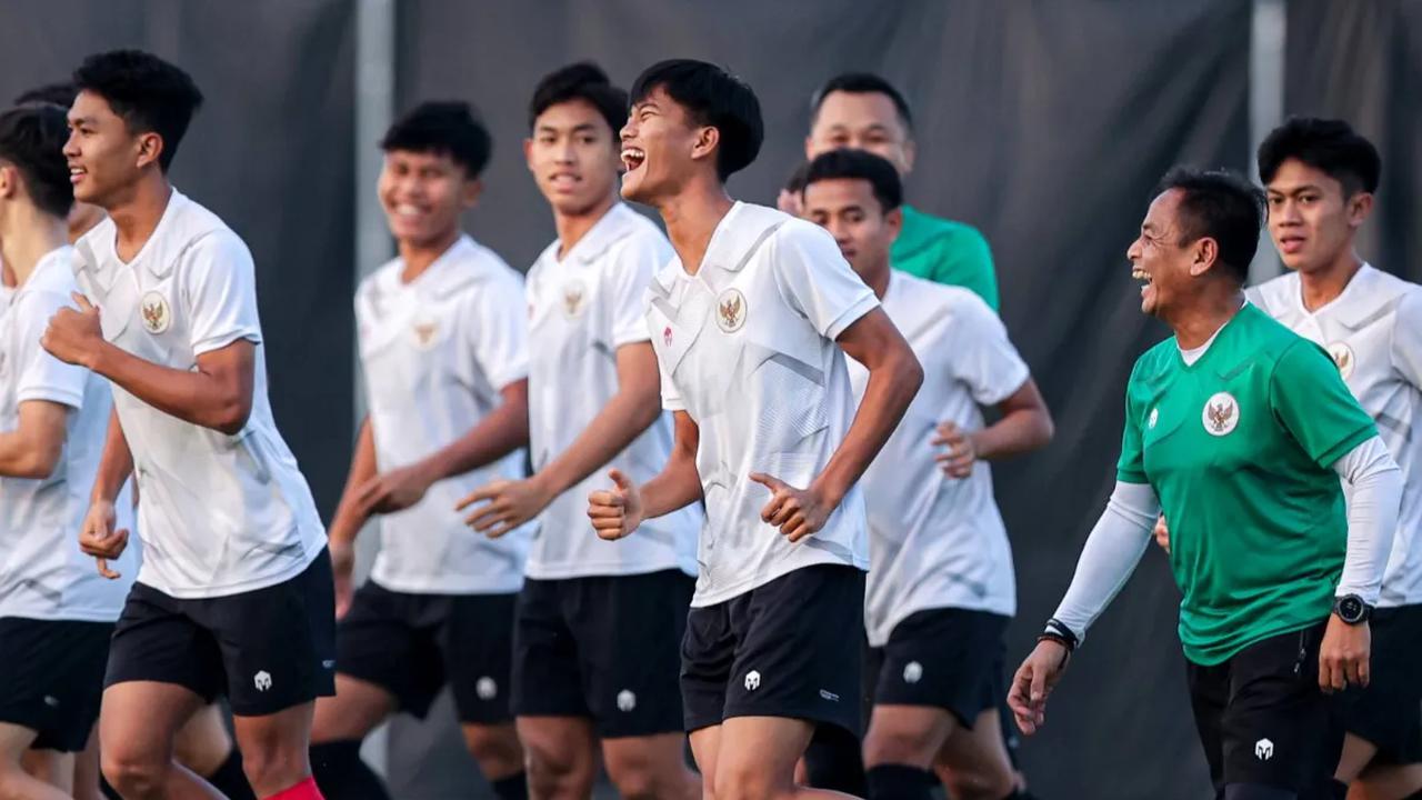 Aktivitas latihan Timnas Indonesia U-17 dimulai pada pukul 16.30 WIB sore dan terbuka untuk peliputan para wartawan selama 15 menit.