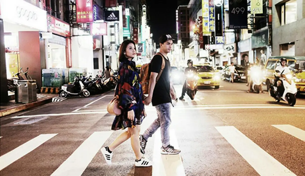 Kekompakan dan keserasian pasangan ini sering membuat para nitizen iri. Setidaknya 86.3k likes. (Instagram/glennalinskie)