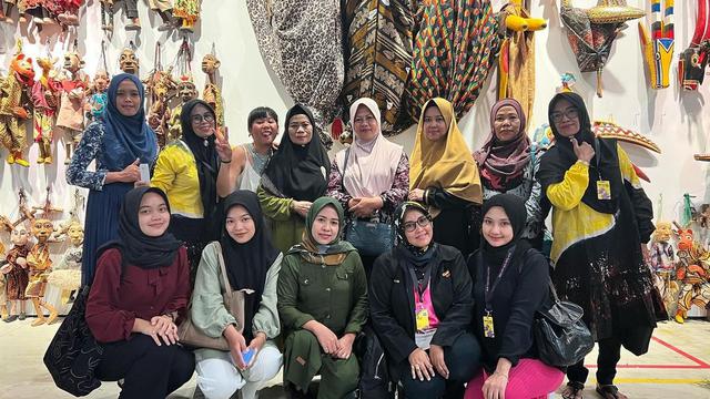 Kehilangan Satu Personil, Ini Potret Kompak Grup Kasidah Nasida Ria