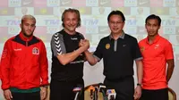 Petar Segrt dan Ong Kim Swee, dua pelatih akan beradu strategi saat Afghanistan dan Malaysia bertemu pada uji coba, Selasa (11/10/2016). (Bola.com/FAM)