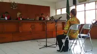 Gubernur Riau nonaktif Annas Maamun menjalani sidang perdana (Liputan6.com/ Okan Firdaus)