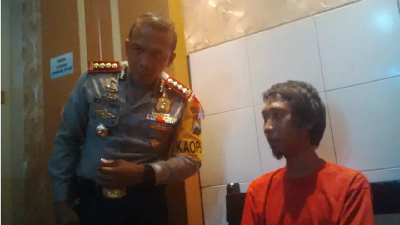 Ayah Banting Anak di Surabaya