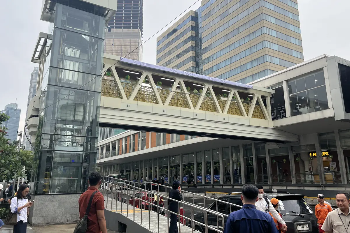 Rencana Jembatan Penyeberangan Orang (JPO) Halte Transjakarta MH Thamrin terintegrasi dengan Gedung Sarinah.