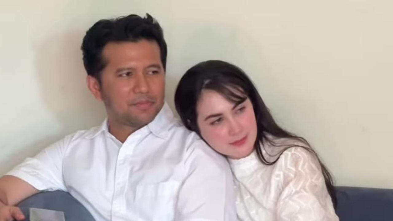 Potret Arumi Bachsin Dukung Emil Dardak di Pilkada Jatim 2024, Sikap Pasutri Selalu Romantis Buat Netizen Iri