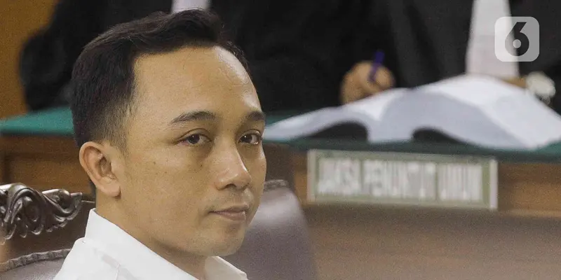 Ekspresi Tanpa Senyum Ricky Rizal Dituntut Delapan Tahun Penjara di Kasus Pembunuhan Brigadir J