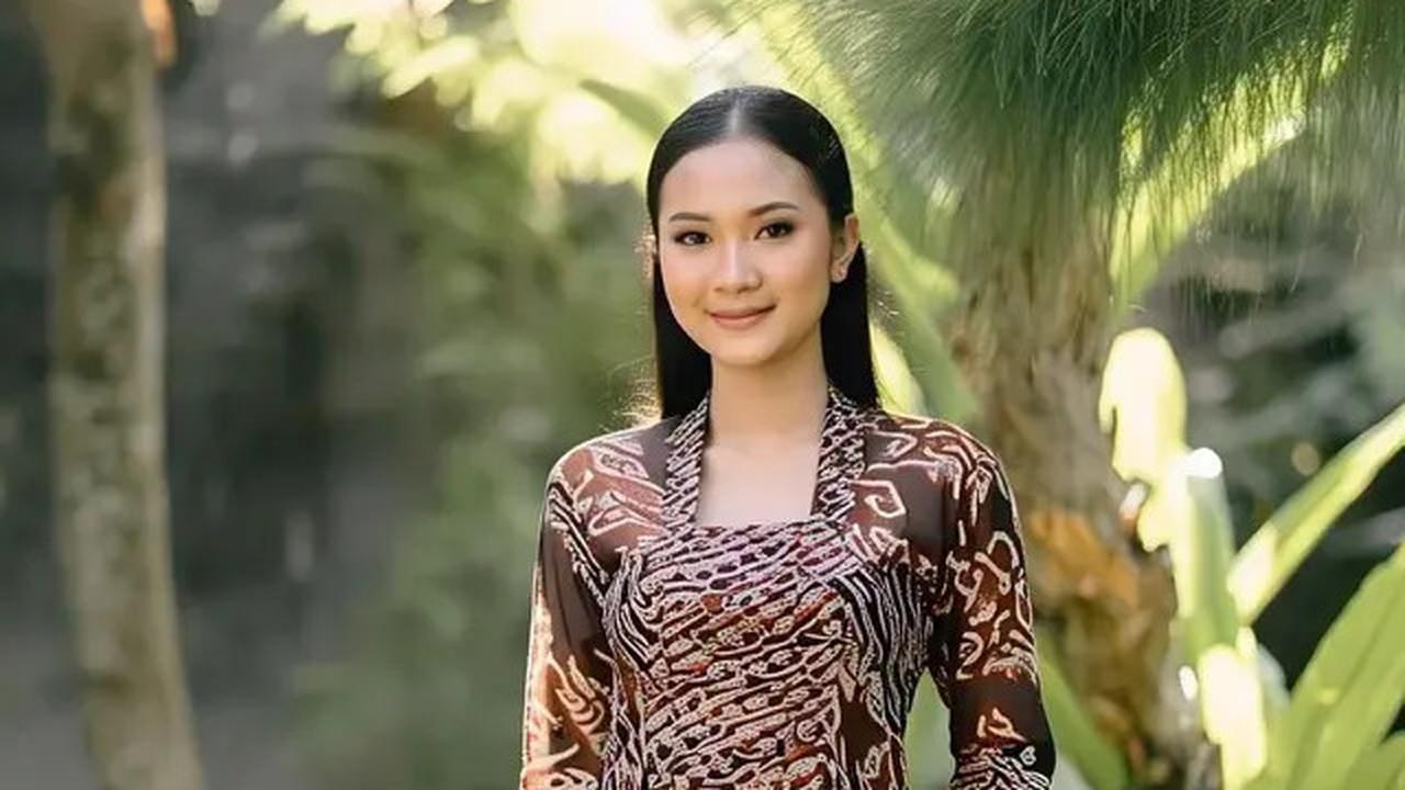 7 Model Baju Batik Kombinasi Kain Polos untuk Wanita Terbaru, Yuk Padupadankan Agar Tampil Cantik